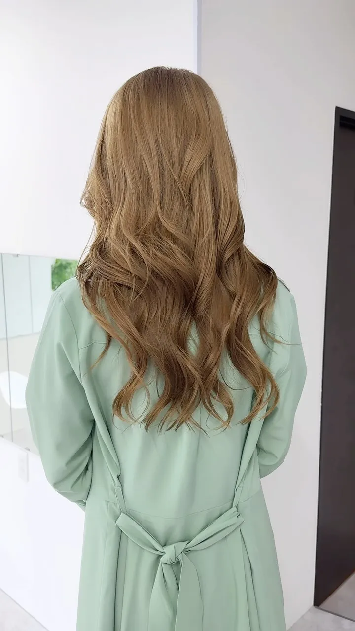 Milky beige magic that melts i...